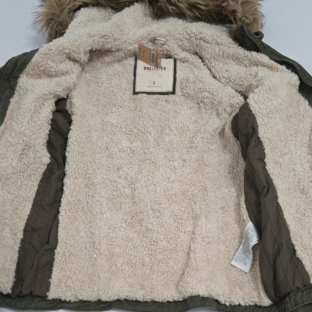 Hollister Olive Green Coat With Sherpa Lining And Fur Hood - Size S womens NWT - Picture 7 of 9